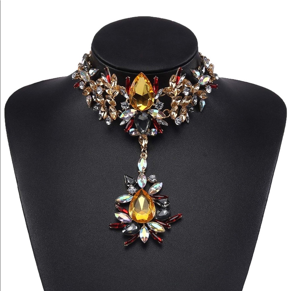 Choker statement necklace